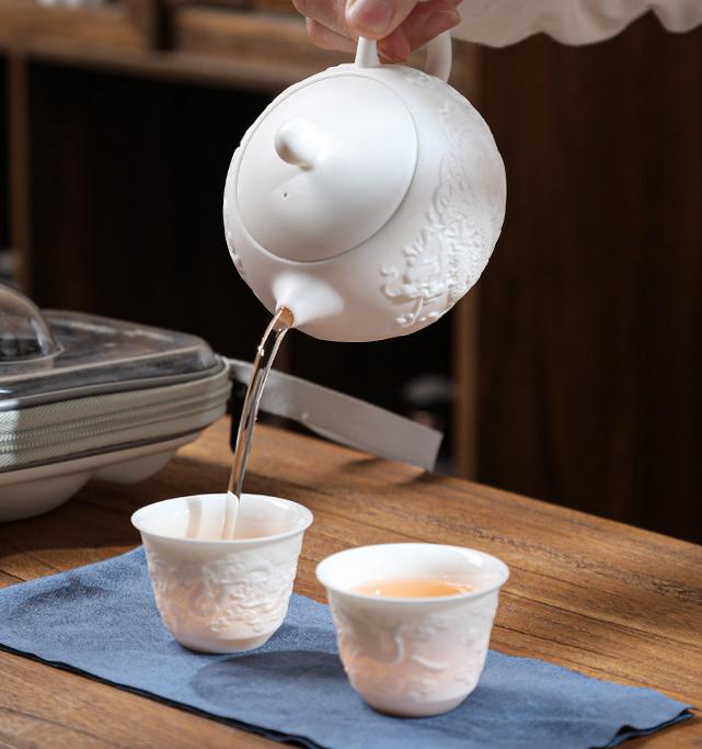 Embossed mutton-fat jade Xishi pot