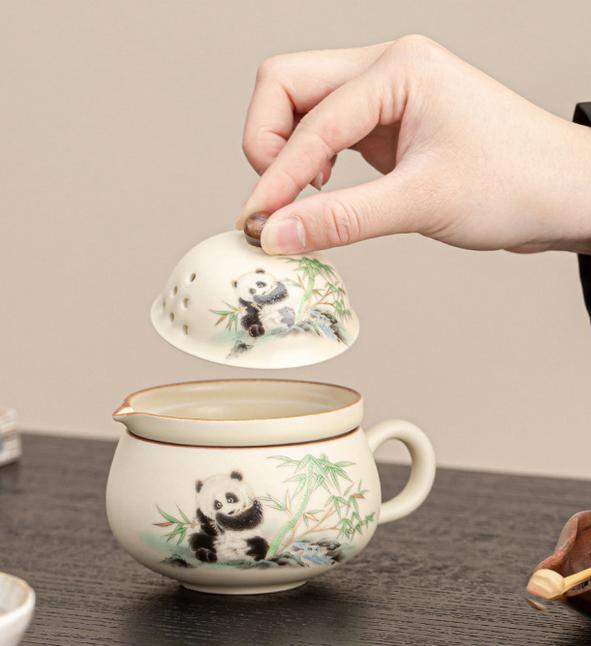 Portable tea and coffee cup tea and water separation cup