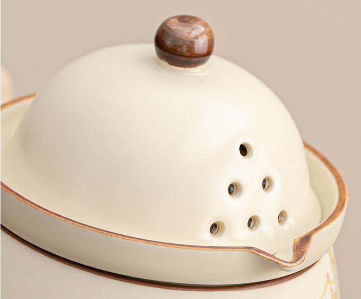 Portable tea and coffee cup tea and water separation cup