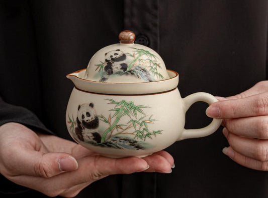Portable tea and coffee cup tea and water separation cup
